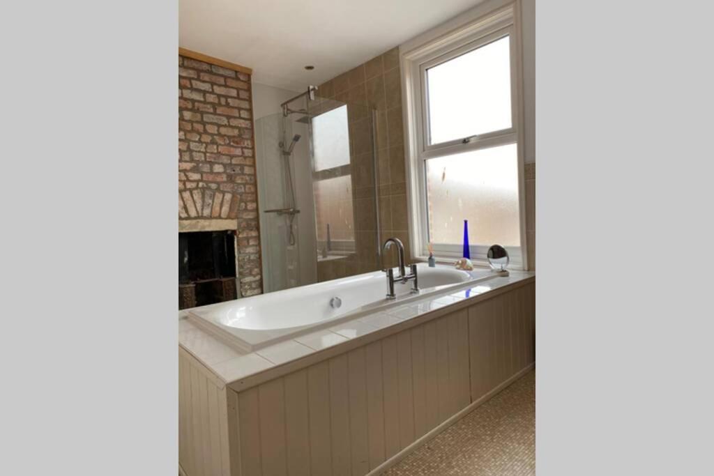 200 Year Old Large Townhouse With Sea Views Villa Scarborough Buitenkant foto